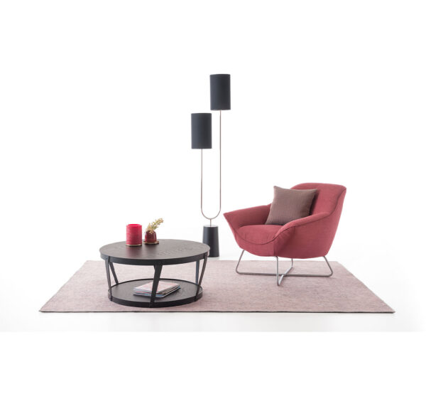 Fauteuil rico rouge en contexte